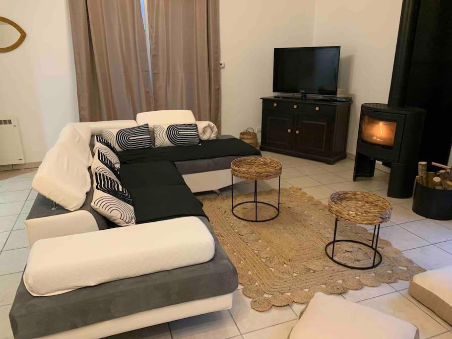 Gite 3 Etoiles Les Gourlines Avec Balneo, Veranda, Piscine Et Garage Avermes Exteriör bild