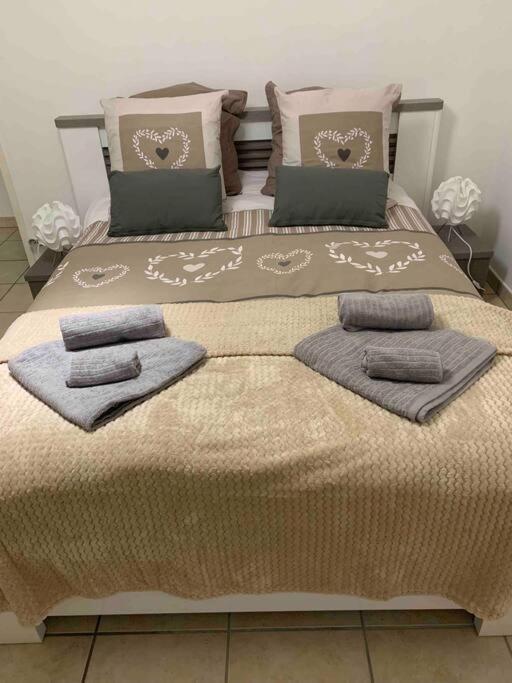 Gite 3 Etoiles Les Gourlines Avec Balneo, Veranda, Piscine Et Garage Avermes Exteriör bild