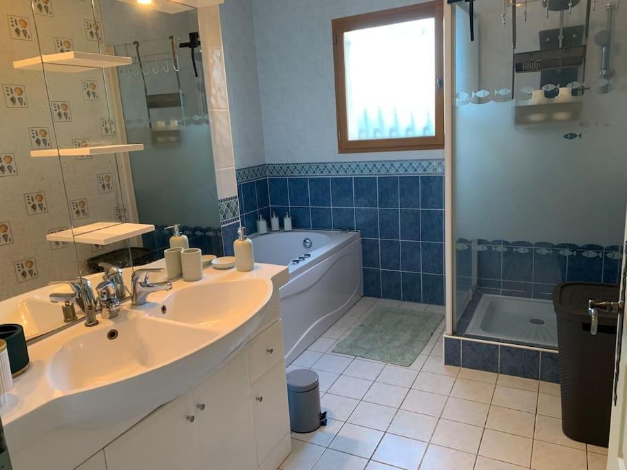 Gite 3 Etoiles Les Gourlines Avec Balneo, Veranda, Piscine Et Garage Avermes Exteriör bild